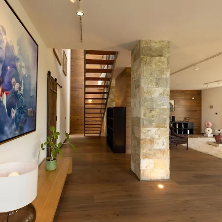 Brightline 8, Emma Villa