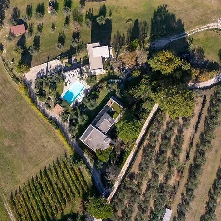 Villa Brightline 8, Emma Todi