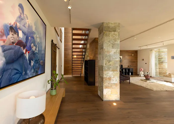 Brightline 8, Emma Villa