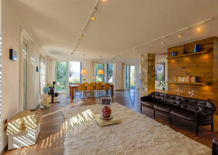 Brightline 8, Emma *