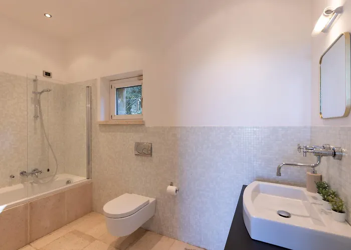 Brightline 8, Emma *