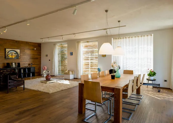 Brightline 8, Emma Villa *