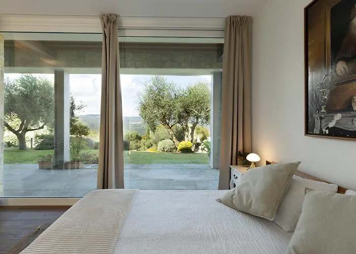 Villa Brightline 8, Emma Todi