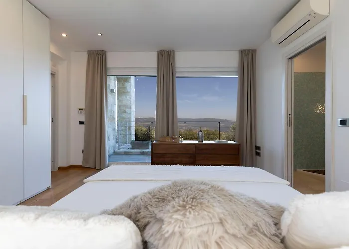 Brightline 8, Emma Villa *