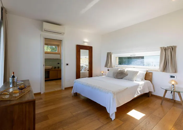 Villa Brightline 8, Emma Todi