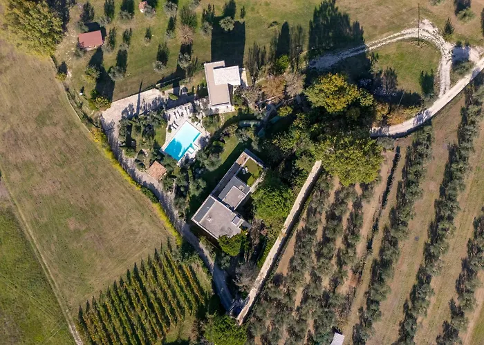 Villa Brightline 8, Emma Todi