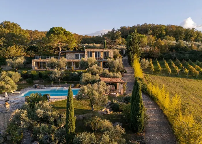 Brightline 8, Emma Todi